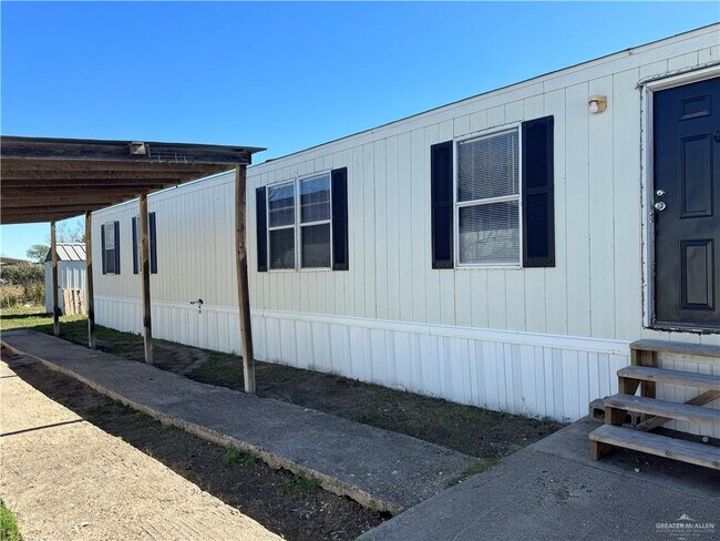 Building Photo - 818 Mossy Oak Dr