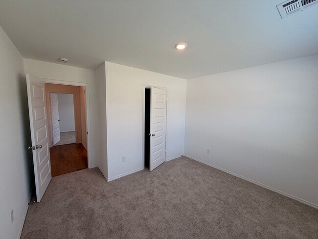 Foto del edificio - Brand-New 4 Bed | Designer Finishes | Open Floor Plan | Refrigerator & Washer/Dryer Included!