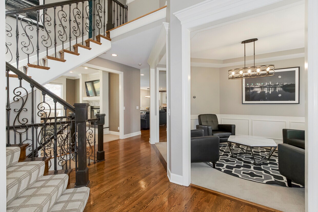 Foto principal - 15700 Howe St