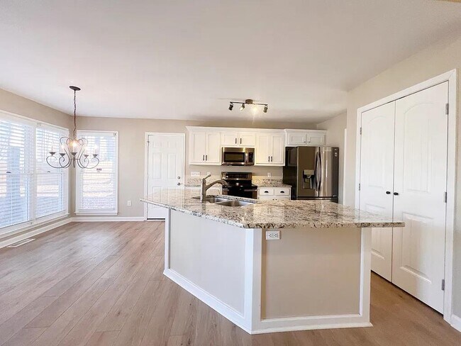 Foto del edificio - 210 Torrey Ct