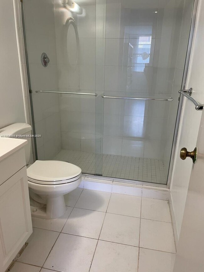 Foto del edificio - 150 Ocean Ln Dr