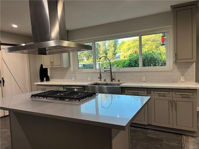 Foto del edificio - 6656 Columbus Ave