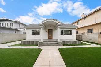 Building Photo - 1537 N Kingsley Dr