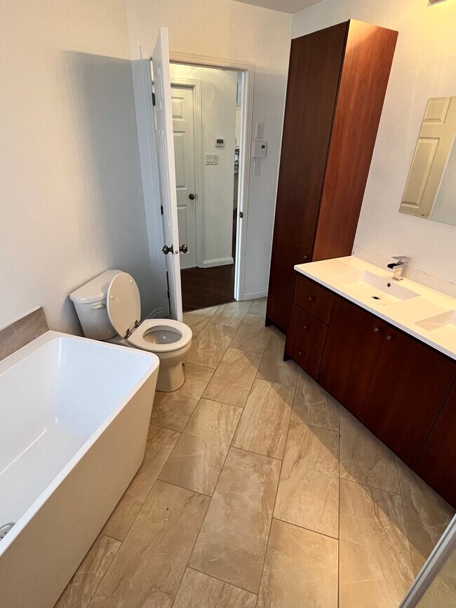 621 De La Brise Pl Unit 3, Mascouche, QC J7L 0B6 Condo for Rent in