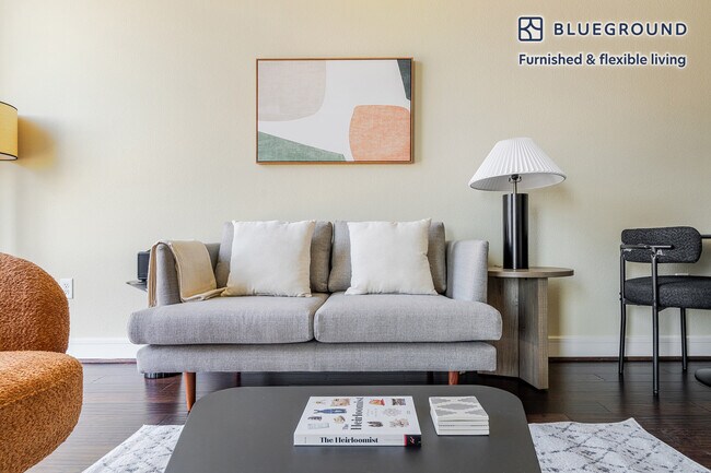 Foto del edificio - 214 Barton Springs Rd