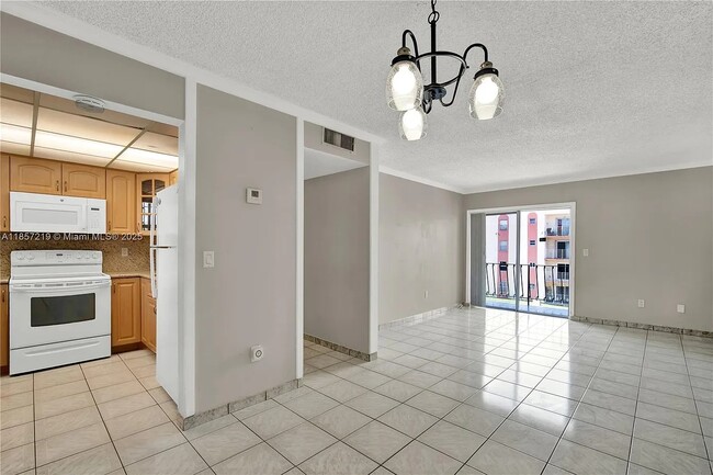 Building Photo - 6825 W Flagler St