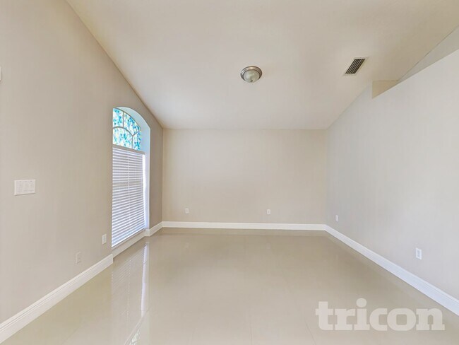 Building Photo - 30746 Birdhouse Dr