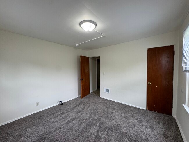 Foto del edificio - 1710 Goff Ave