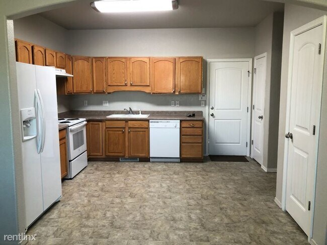 Building Photo - 3 br, 2.5 bath Townhome - 1034 Fountain Me...