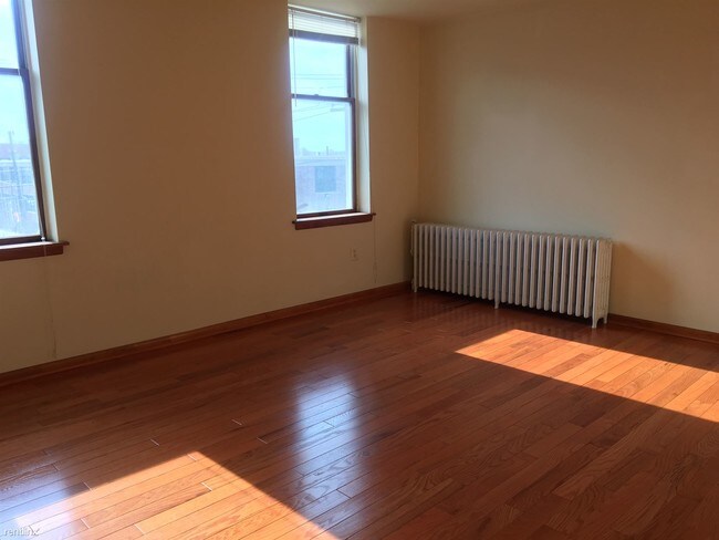 Building Photo - 1541 W Porter St
