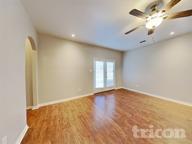 Foto del edificio - 2048 Cone Flower Dr