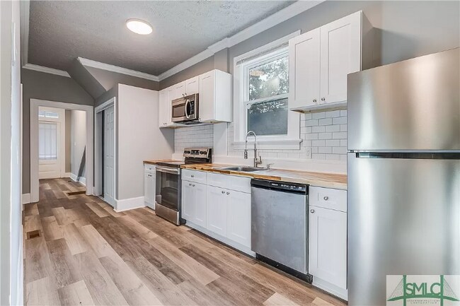 Building Photo - 620 W 38th St