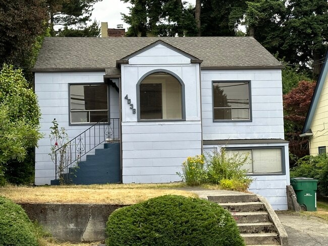 Building Photo - 4038 Greenwood Avenue North