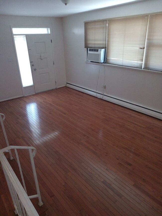 Foto del edificio - 3BR 1.5 bath twin in LANSDALE!