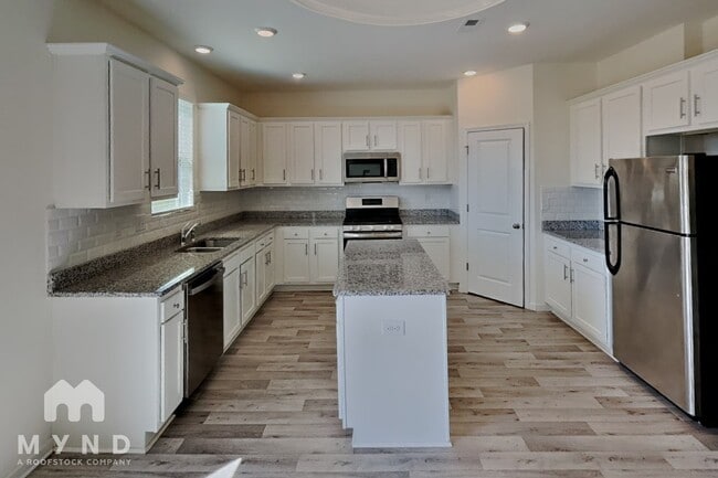Building Photo - 354 Rayland St