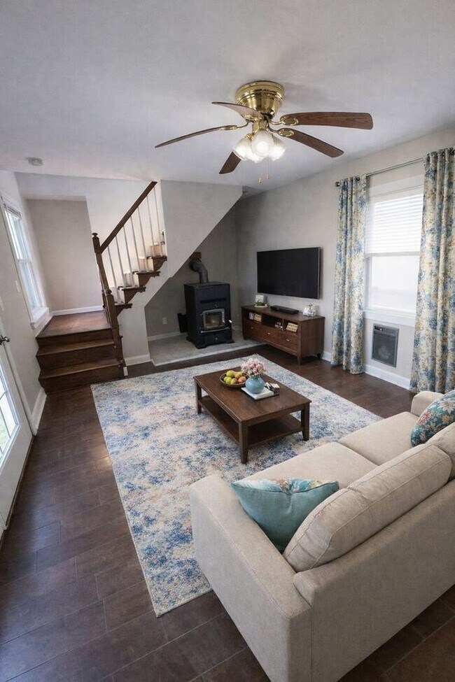 Foto del edificio - !! $500 OFF 2nds  MONTH'S RENT!!! Charming 3BR 2BA Home w/ Updated Kitchen + Large Front and Back...