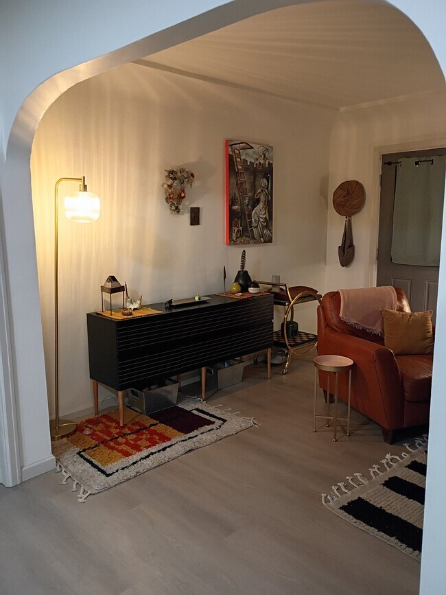 Foto del edificio - 527 Gaylord Ave