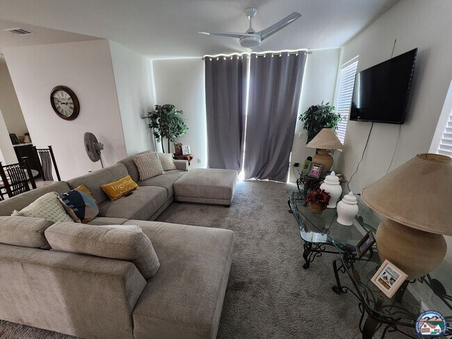 Foto del edificio - 2724 Meadowbrook Dr