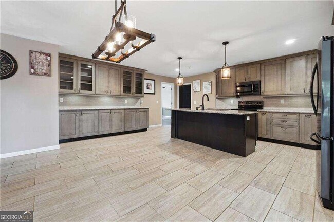 Building Photo - 7379 N Mitchell Ct
