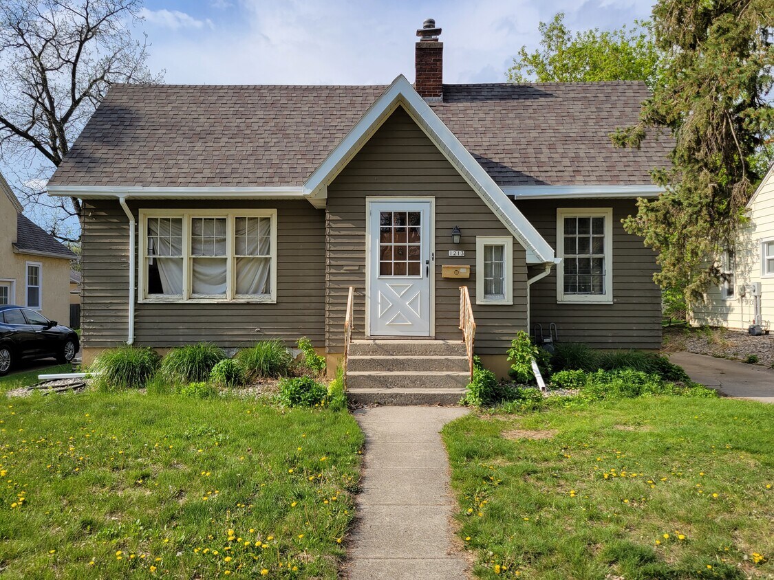 1213 5th St, Brookings, SD 57006 House Rental in Brookings, SD