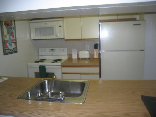 Kitchen - 600 21st St NW