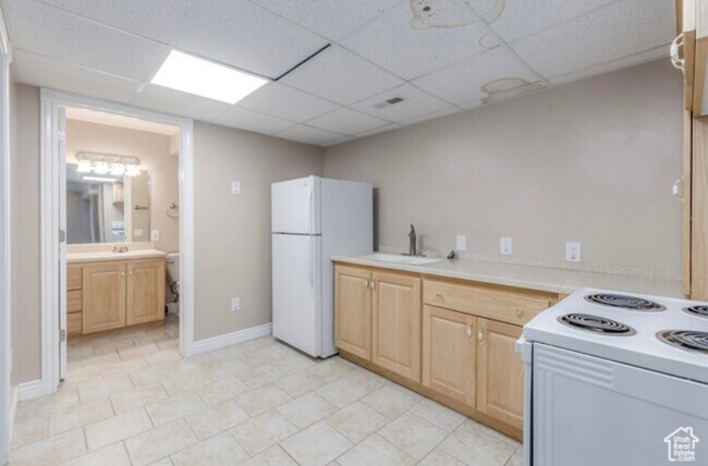 cocina y baño - 1278 E 530 N