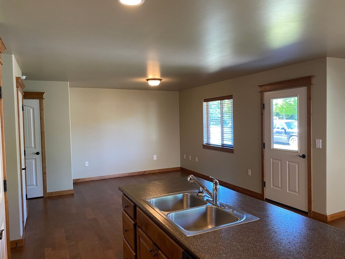 Primary Photo - 3 Bedroom, End Unit, Condo in Bozeman