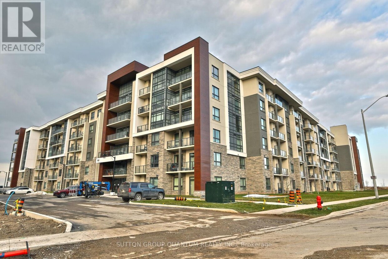 Primary Photo - 101-101 Shoreview Pl