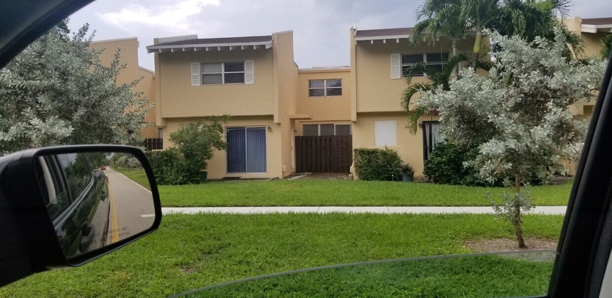 Foto principal - 9011 NE 4th Avenue Rd
