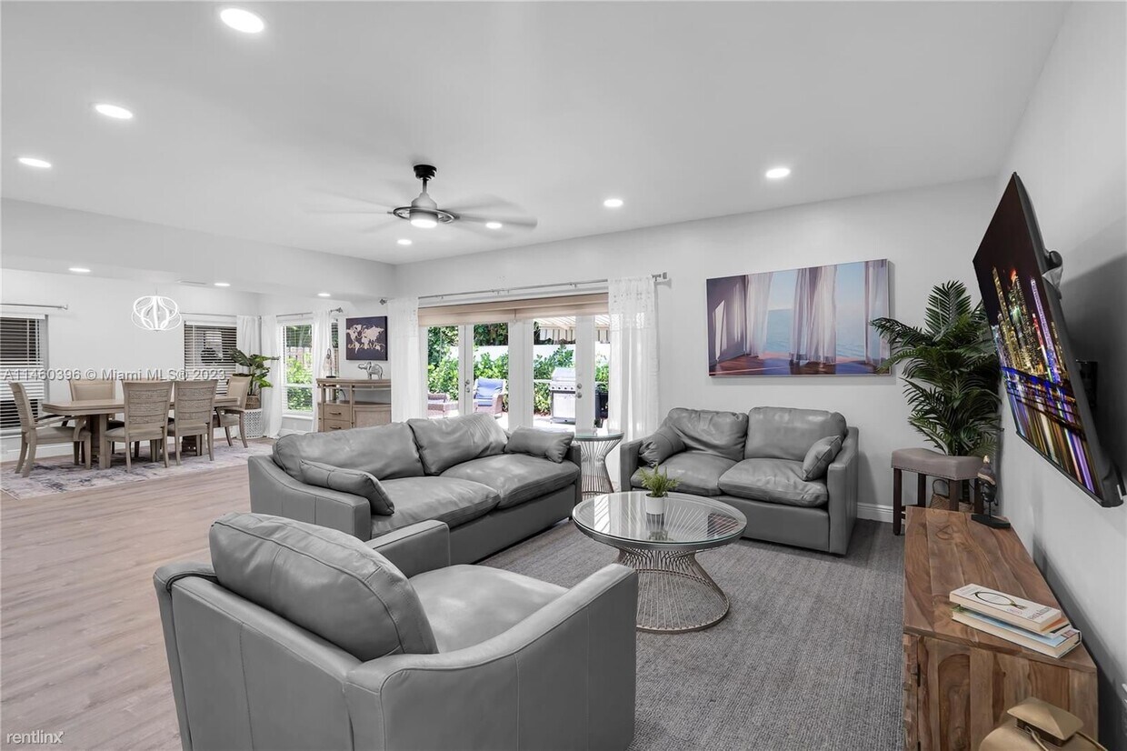 Primary Photo - 6 br, 4 bath House - 3261 Aqua Vista Dr