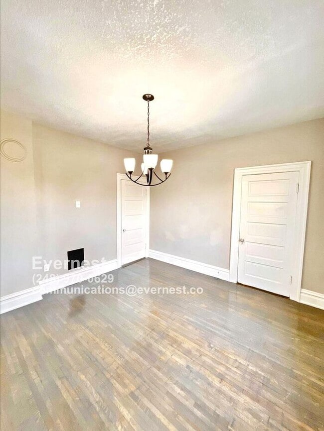Building Photo - Charming 3-Bedroom Home Near St. Vincent’s...