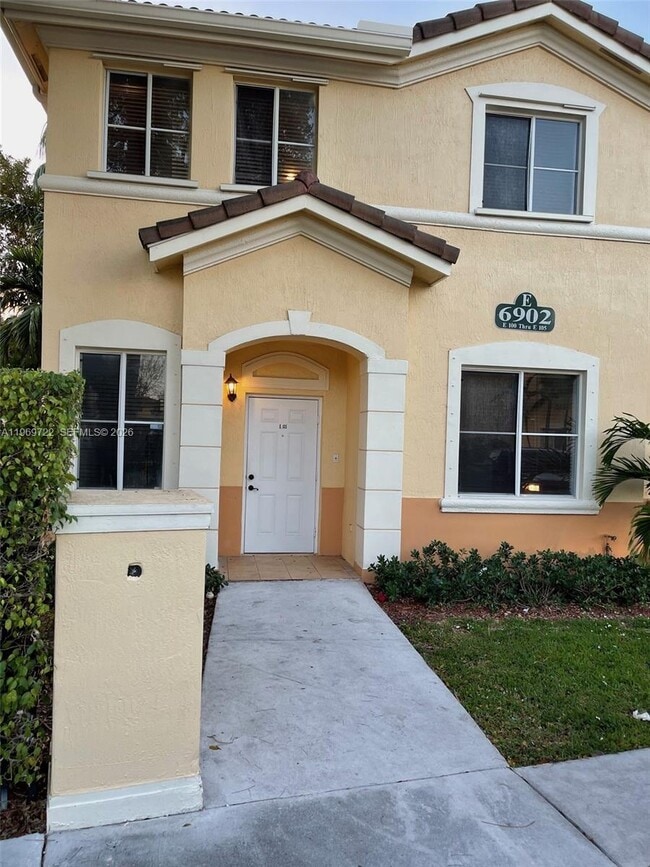 Foto del edificio - 6902 NW 174th Terrace