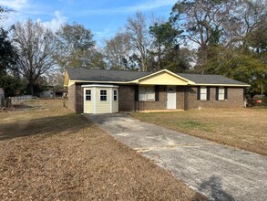 Building Photo - 139 Katie Lynn St E