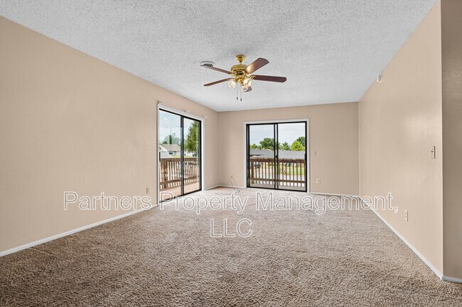 Building Photo - 1318 W Centennial Dr