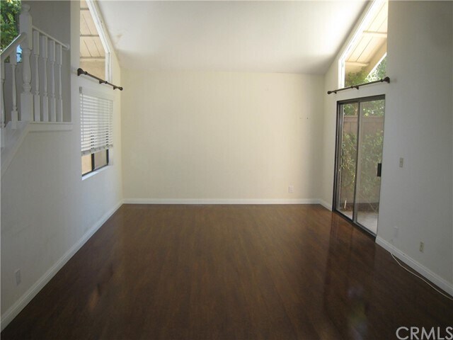Foto del edificio - 14 Cedarspring