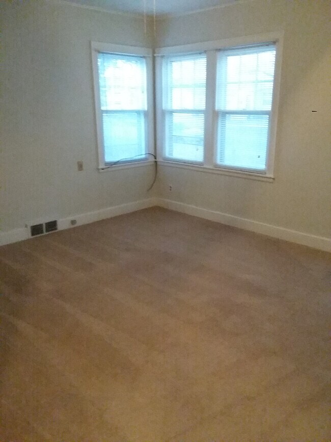 Foto del edificio - 225 W 1st St