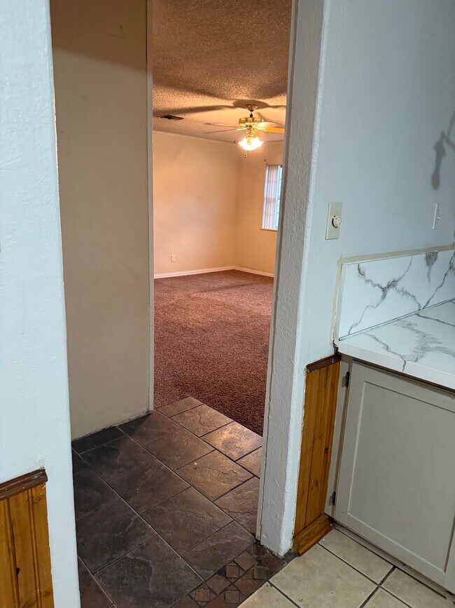 Foto del edificio - 613 W Rebecca Ave