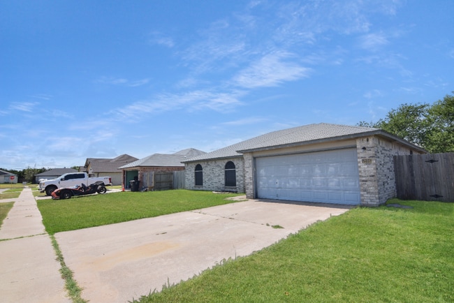 Building Photo - 1806 Basalt Dr