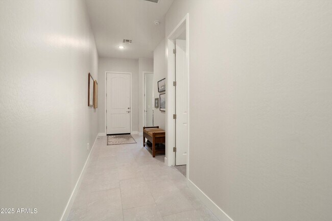 Foto del edificio - 21387 W Meadowbrook Ave