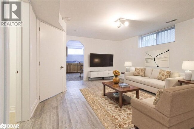 Building Photo - 34 Glenmanor Dr