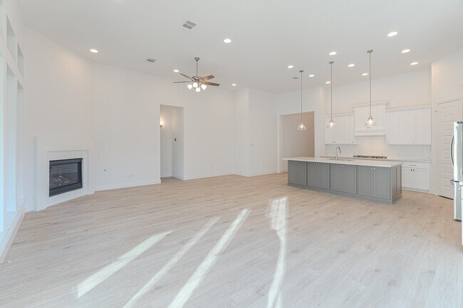 Foto del edificio - 15910 Mahogany Mist Dr