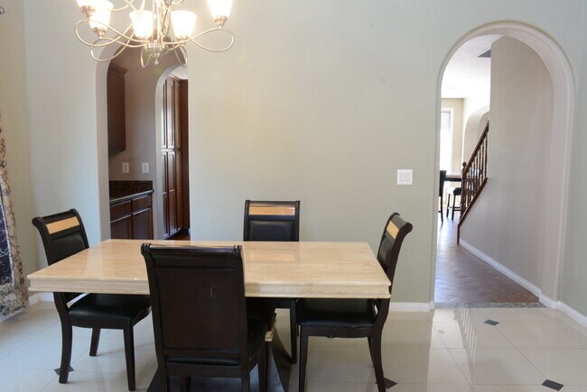 Foto del edificio - "Spacious 4-Bedroom Oasis with Granite Touches and Cozy Fireplace in Las Vegas!"
