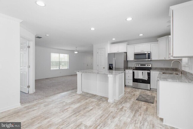 Building Photo - 44 Hotchkiss Dr