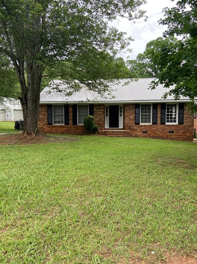 Building Photo - 117 Jockey Club Dr