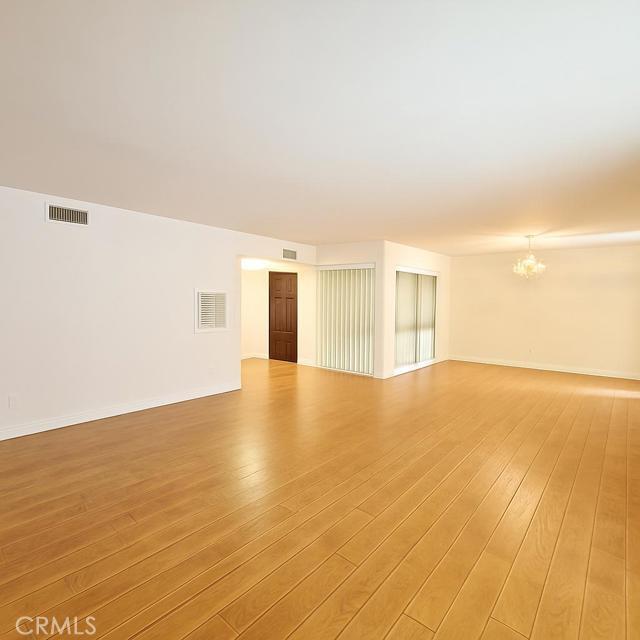 Foto del edificio - 5301 Balboa Blvd