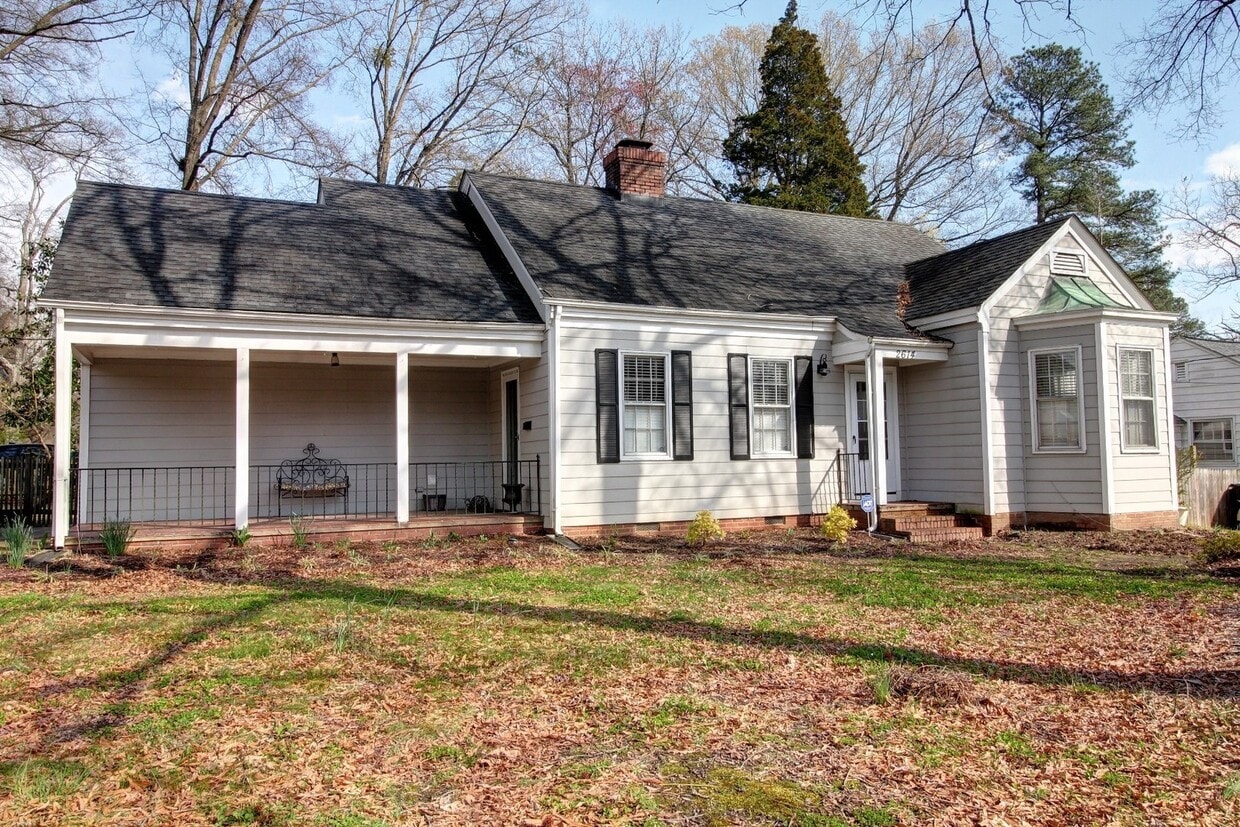 Beautiful and Spacious 2bd/1ba Home Near Northgate Park in Durham's Colonial Village! - Beautiful and Spacious 2bd/1ba Home Near Northgate Park in Durham's Colonial Village!