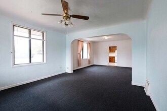 Building Photo - 7 N 5th W