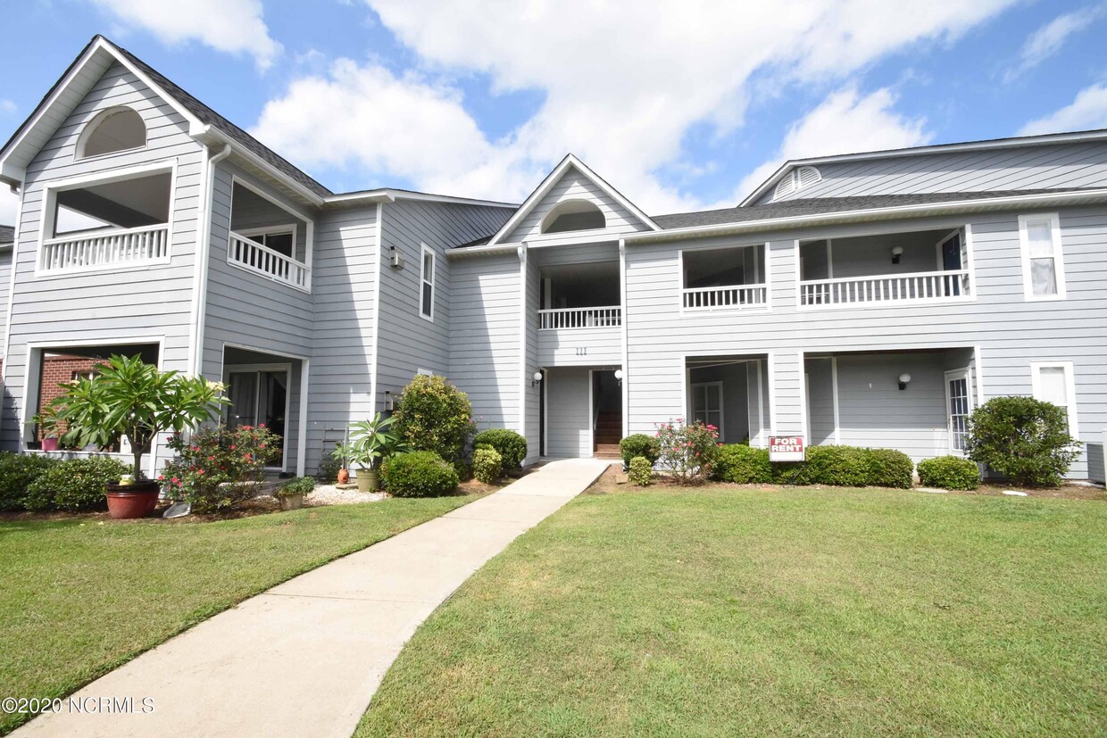 Primary Photo - 111 Breezewood Dr
