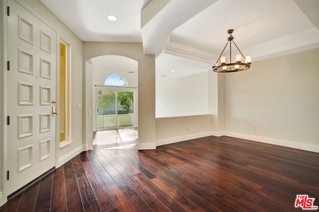 Foto del edificio - 6463 Zuma View Pl