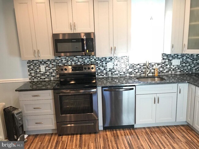 Foto del edificio - 2722 E Clearfield St